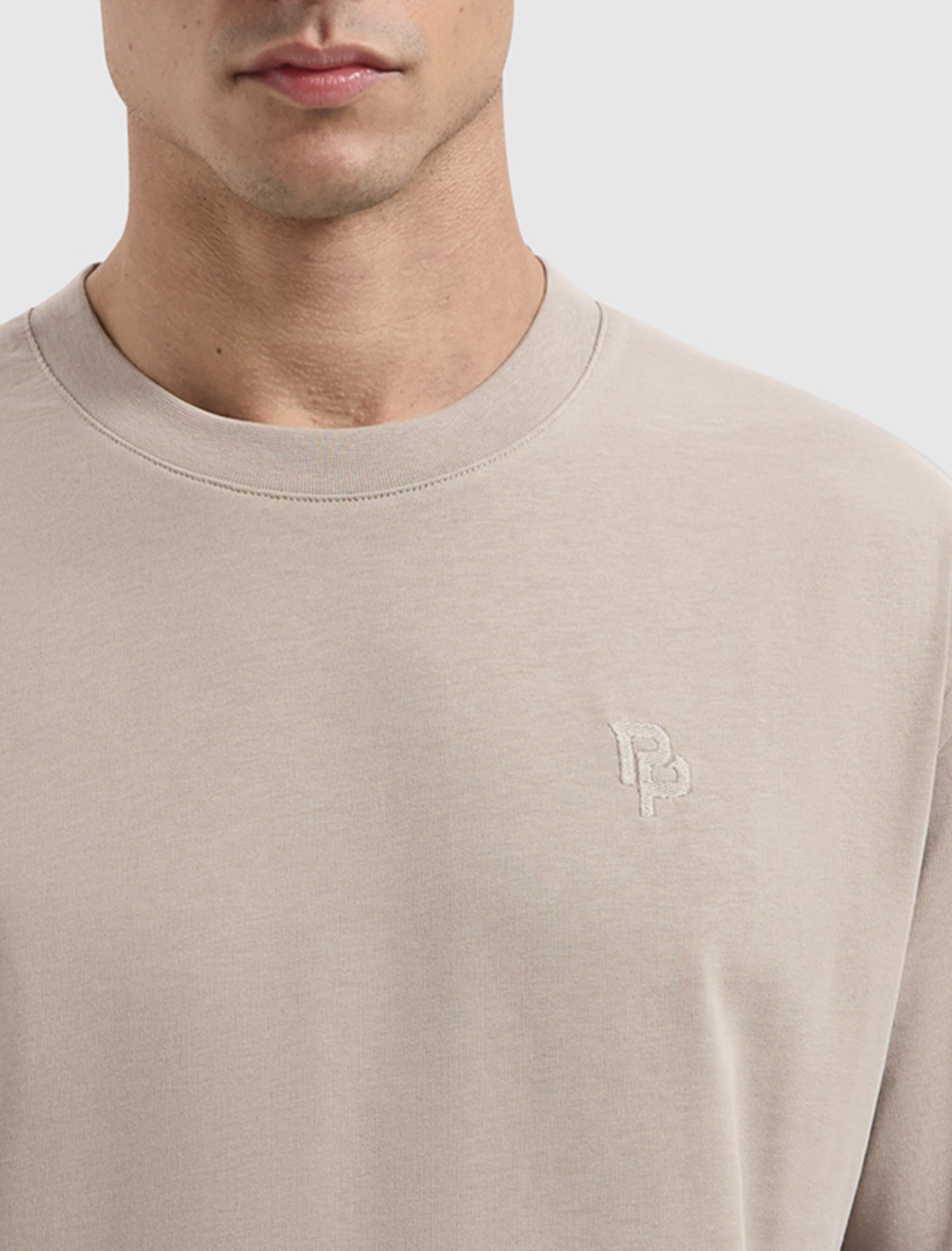 Essential Initials T-shirt | Taupe